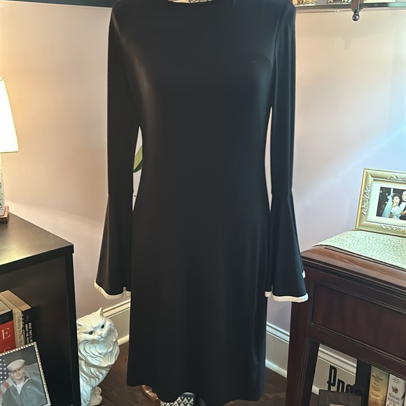 Size small Vince Camuto, black dress with bell sleeve fully lined - Picture 2 of 7